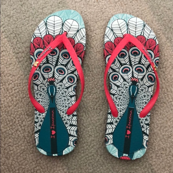 peacocks flip flops